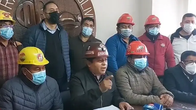 Dirigentes de la COB, en conferencia de prensa, para repudiar los dichos del titular de la Cainco, Fernando Hurtado. COB