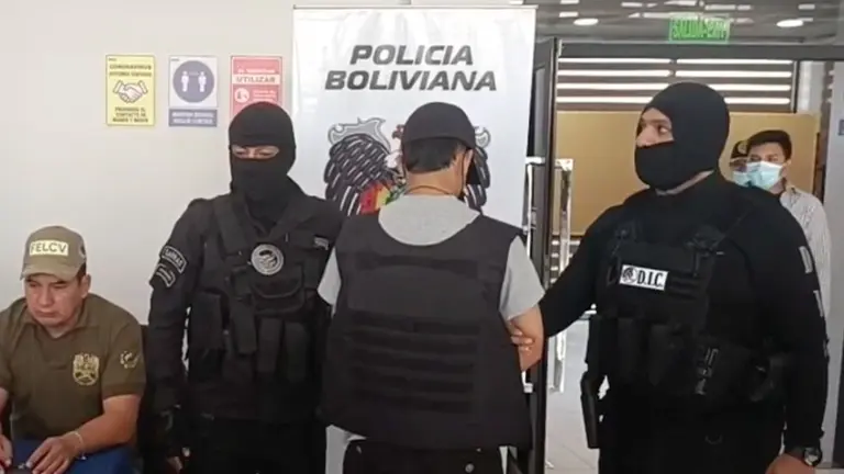Alex S. fue aprehendido por la Polic&iacute;a y presentado en la ciudad de Santa Cruz por el presunto feminicidio de Laura Daniela C.