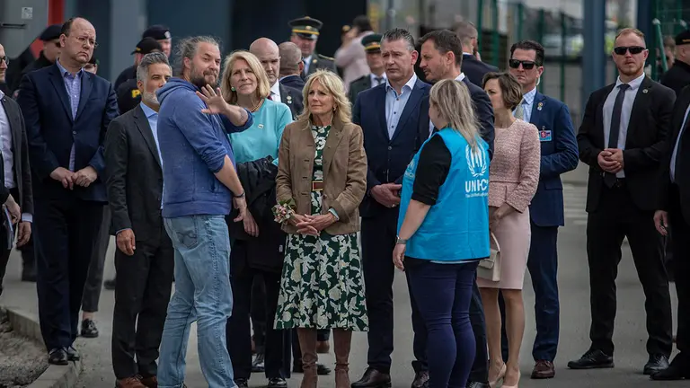 Jill Biden visita por sorpresa Ucrania para reunirse con la primera dama de Ucrania