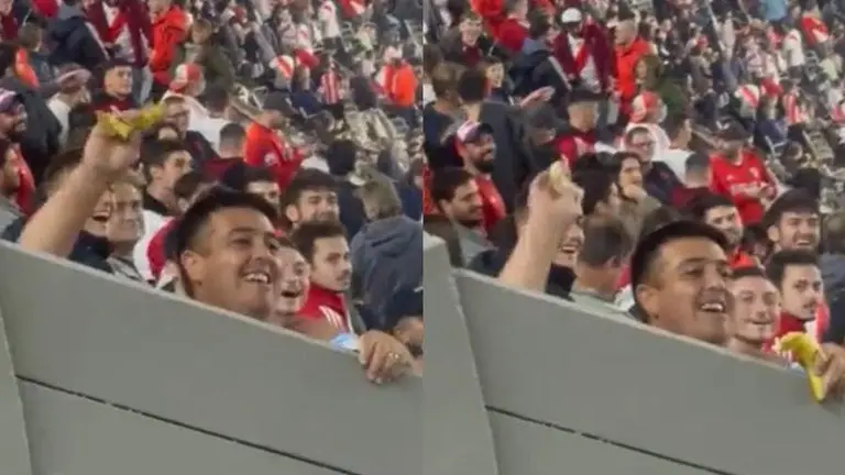un hincha de River mostrando un pl&aacute;tano, en un gesto de discriminaci&oacute;n hacia los brasile&ntilde;os. LA NUEVA PROVINCIA
