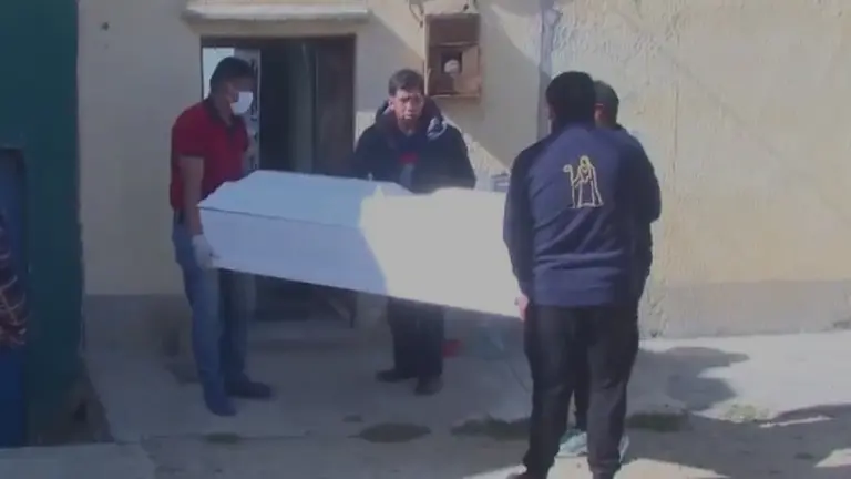 Sacan el cuerpo de uno de los menores que murieron intoxicados con mon&oacute;xido de carbono. UNITEL