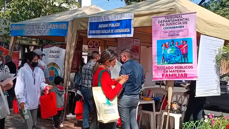 Asistentes a la Feria del Consejo de la Magistratura. PRENSA CM