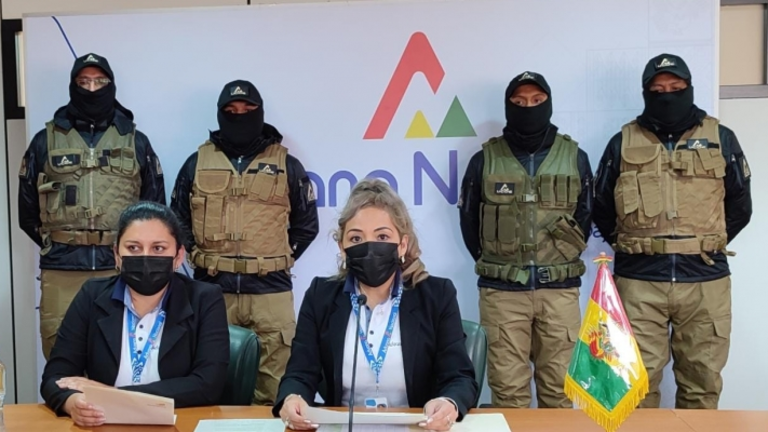 Autoridades de Aduana Nacional durante la conferencia de prensa. BD