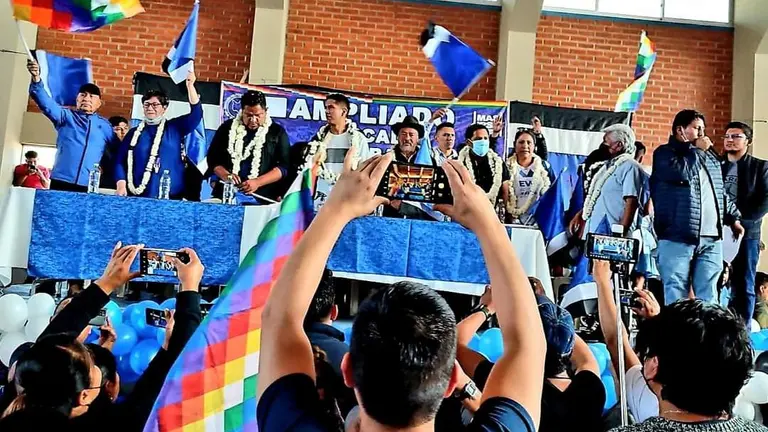 El ampliado del MAS-IPSP, en mayo pasado, en Cochabamba. ARCHIVO