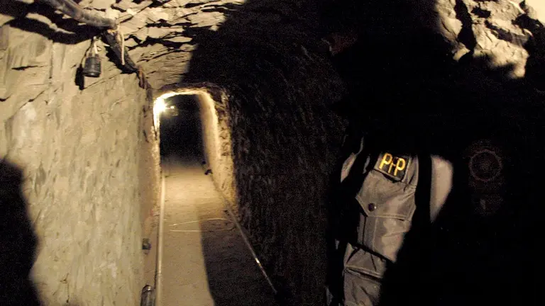 Descubren sofisticado túnel transfronterizo en California; hay 6 detenidos. ARCHIVO-EFE
