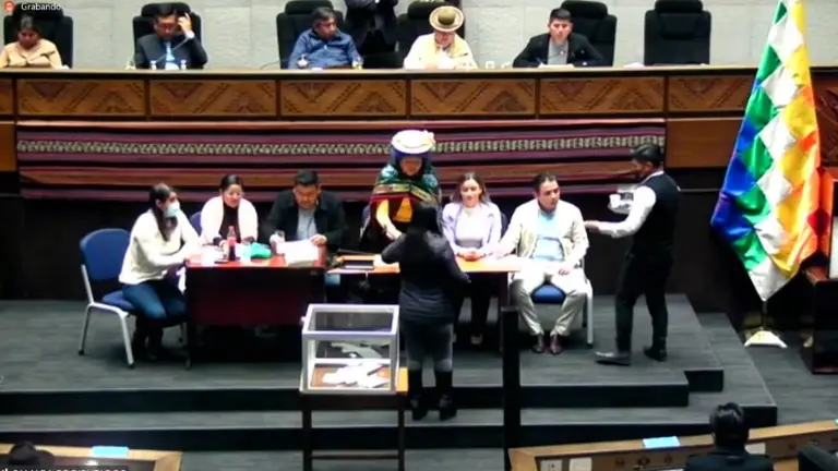 Asamble&iacute;stas, en la sexta sesi&oacute;n ordinaria de la ALP para elegir Defensor del Pueblo.