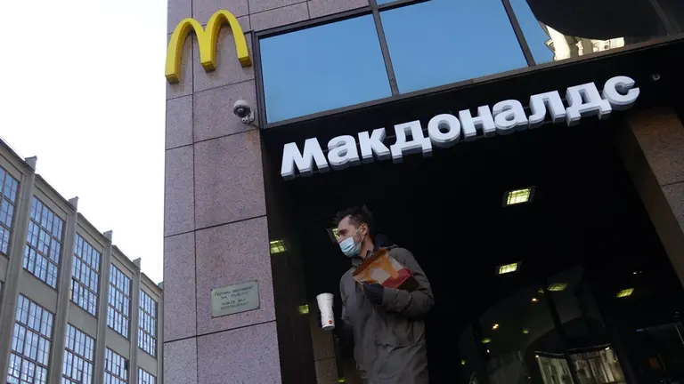 Imagen de archivo de un restaurante McDonald's en Mosc&uacute;. EFE