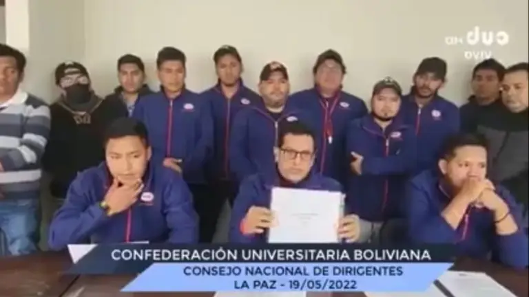 Max Mendoza (c) ofrece su versi&oacute;n de los hechos sobre lo sucedido en la CUB.