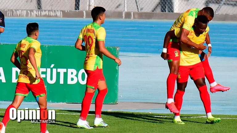 Jugadores de Palmaflor festejan una conquista. APG