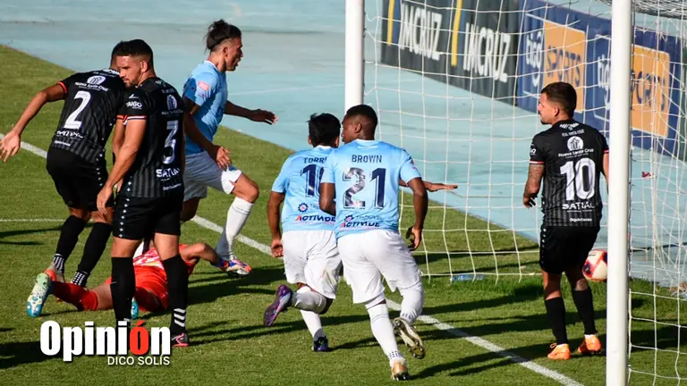 Acci&oacute;n de un partido de Aurora. DICO SOL&Iacute;S