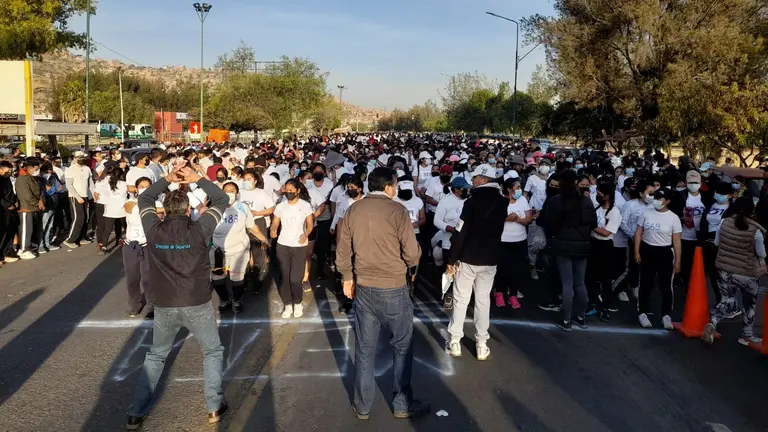 Los postulantes al inicio de la competencia 7K, este domingo 22 de mayo. BOLIVIA PRENSA