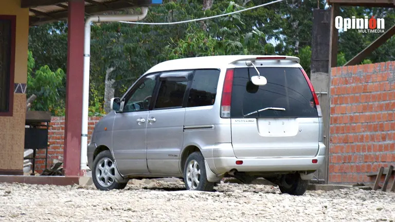 Un vehículo sin placas en el municipio de Ivirgarzama. DICO SOLÍS