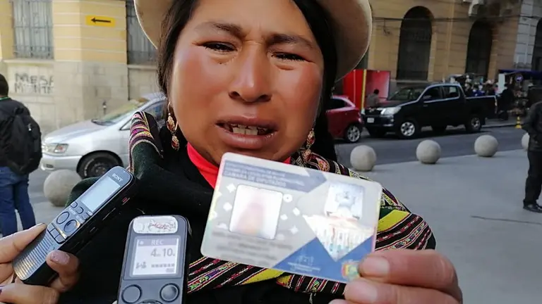 Luc&iacute;a Huanca, mujer que denuncia que el padre de sus hijos no pasar&iacute;a pensiones. ERBOL
