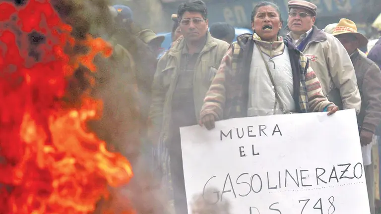 Una de las protestas tras el incremento en el precio de los combustibles. ARCHIVO