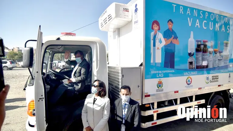 Entrega de carro frigorífico a la Gobernación por Save the Children. NOÉ PORTUGAL