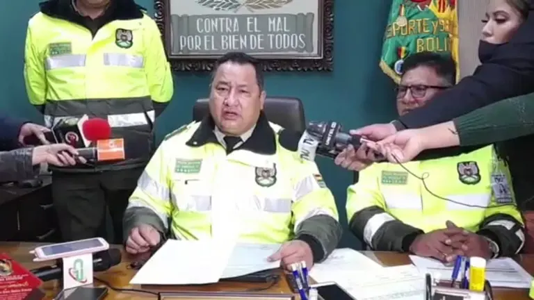 El coronel Mario Medina informa sobre el sujeto que atropell&oacute; a un polic&iacute;a y se fug&oacute;. CAPTURA APG