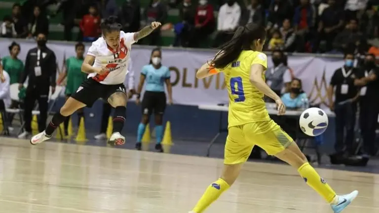 Coquito Galvez dispara con potencia. APG