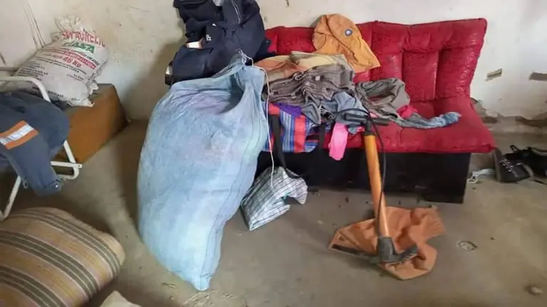 Investigadores procesan la escena del crimen en el domicilio de la v&iacute;ctima en Senkata, La Paz. MINISTERIO DE GOBIERNO