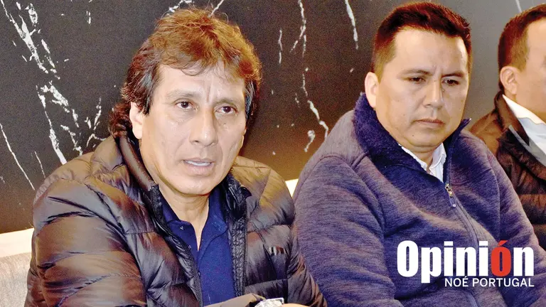 Álvaro Peña (i) durante su presentación como técnico de Wilstermann. NOÉ PORTUGAL