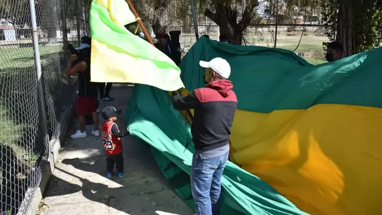 Un hincha del conjunto de Palmaflor, expresando su apoyo al elenco. NOE PORTUGAL
