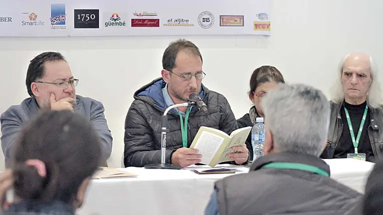 Poetas reunidos en la noche inaugural del Encuentro Ciudad de los Anillos 2022. SOUZA INFANTAS