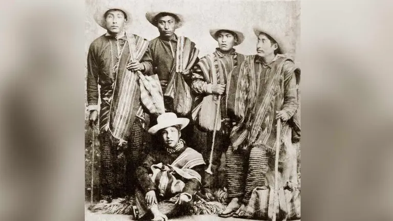 Los médicos tradicionales procedentes de Khanlaya (Bolivia), curaban a los trabajadores que construían el&nbsp;Canal de Panamá. DOMINIO PÚBLICO