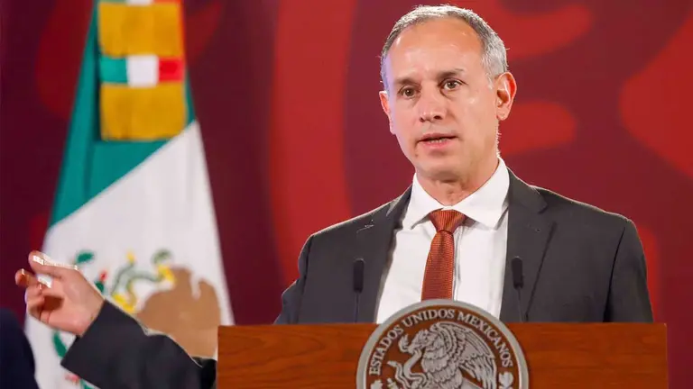 El subsecretario de Salud, Hugo López Gatell, habla durante la conferencia matutina de la Presidencia, hoy, en el Palacio Nacional de la Ciudad de México. EFE