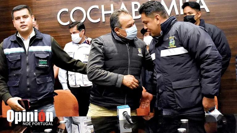 Los intendentes de los tres municipios juntos en la Alcaldía de Cochabamba. NOÉ PORTUGAL