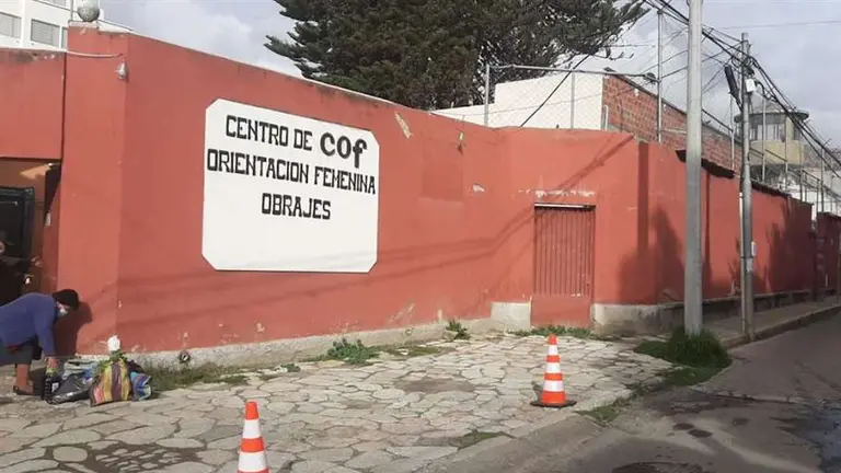 Frontis de la c&aacute;rcel de mujeres Obrajes, en La Paz./ ARCHIVO