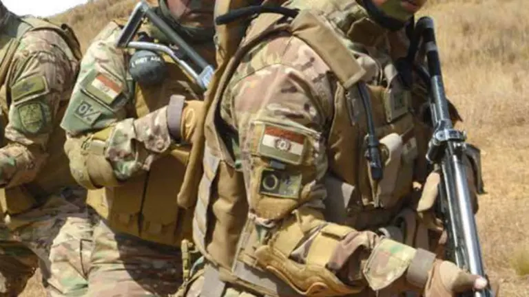 Imagen referencial de soldados bolivianos con armas de fuego.