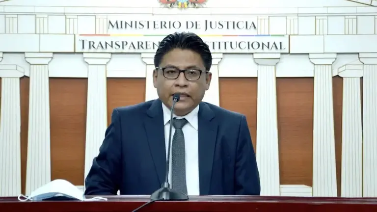 El ministro de Justicia, Iv&aacute;n Lima, en una conferencia de prensa./ ARCHIVO