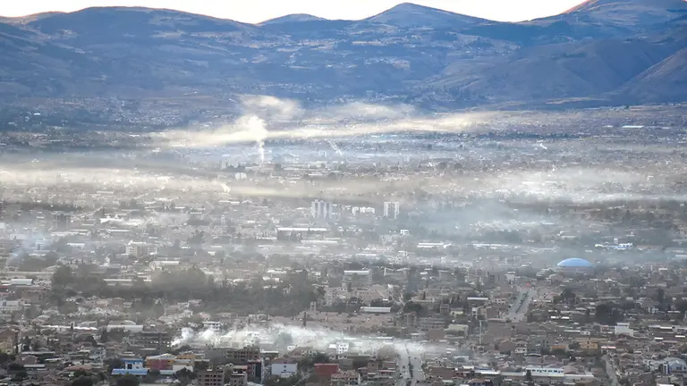 Una vista de la ciudad y la contaminaci&oacute;n que existe en el aire.      DICO SOLIS