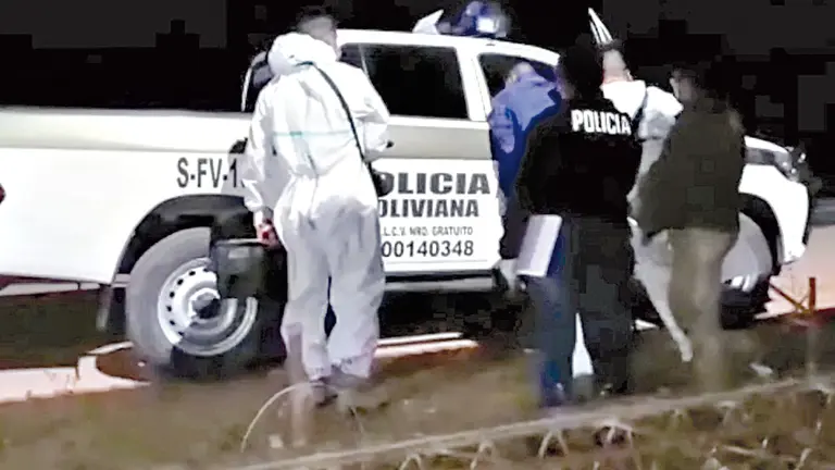 Investigadores se constituyen al domicilio en Santa Fe donde se registr&oacute; el
feminicidio seguido de suicidio.       DIARIO ZONA NORTE
