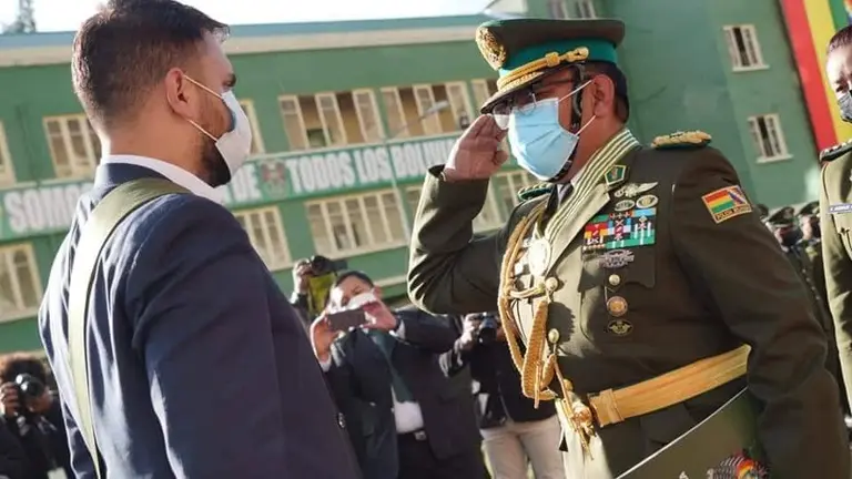 El ministro de Gobierno, Eduardo del Castillo, junto con el comandante general de la Polic&iacute;a, Orlando Ponce. MINISTERIO DE GOBIERNO