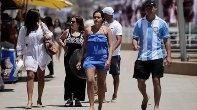 Imagen referencial de argentinos que circulan cerca de la frontera entre nuestro pa&iacute;s y el suyo. INFOVELOZ
