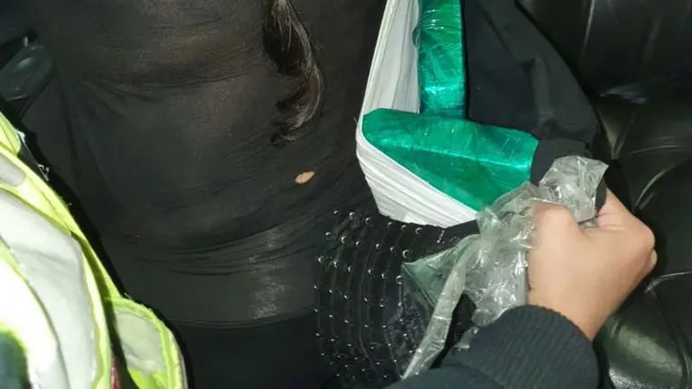 Imagen de parte de la droga que cargaban las bolivianas en Argentina. GENDARMER&Iacute;A DE ARGENTINA