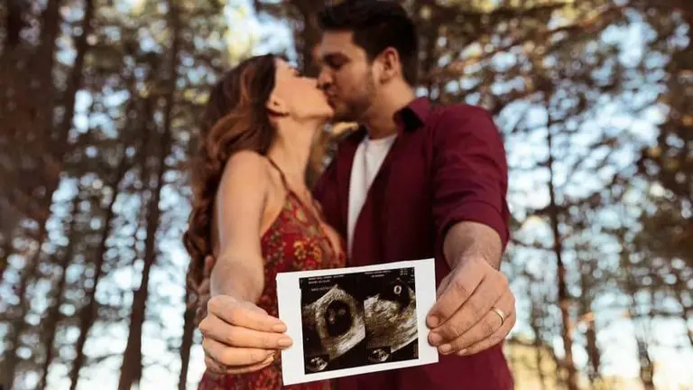 Anabel Angus y Marco Antelo confirman su futura paternidad con una ecograf&iacute;a.