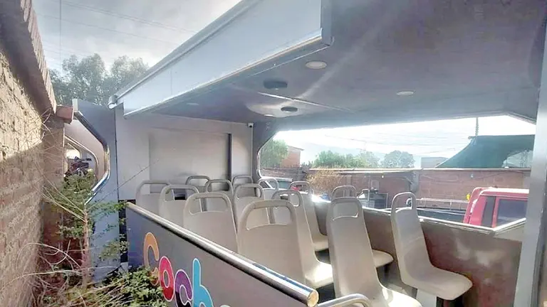 Una de las cabinas del &ldquo;tren bala&rdquo; que genera polémica y denuncias. BOLIVIA.COM