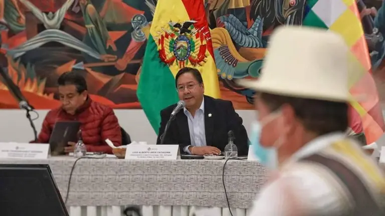 El presidente Luis Arce, en la reuni&oacute;n sostenida por el Consejo de Autonom&iacute;as.
