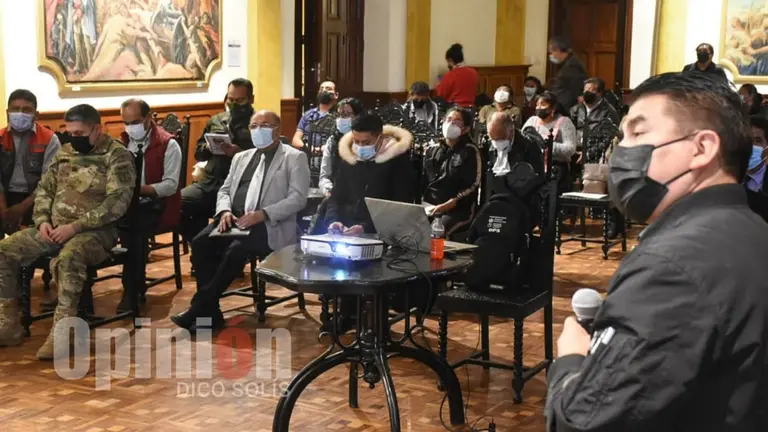 La Sala Situacional, instalada este martes en Cochabamba, ante el aumento de los contagios por coronavirus. DICO SOL&Iacute;S