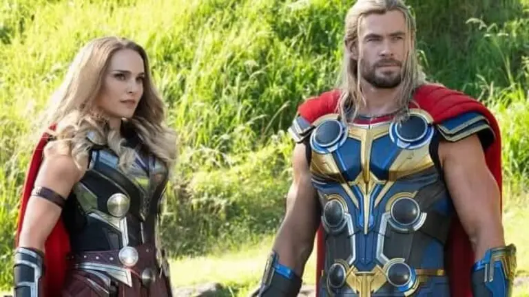 Los actores Natalie Portman y Chris Hemsworth, en el rodaje de la pel&iacute;cula "Thor: Love and Thunder".