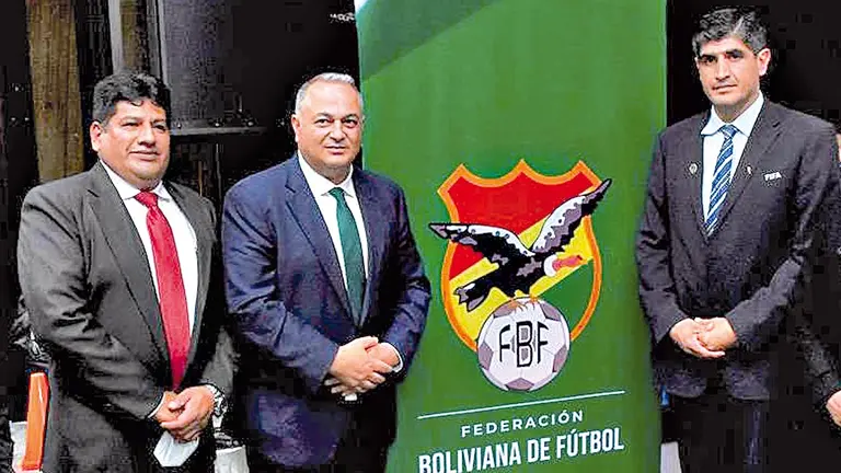 Fernando Costa (c), presidente de la FBF. FBF