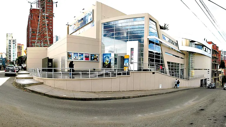 Vista de la Cinemateca Boliviana en la ciudad de La Paz.          CARLOSDMESA.COM