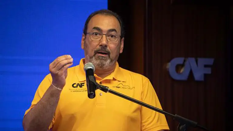 Sobre pr&eacute;stamo. EFE