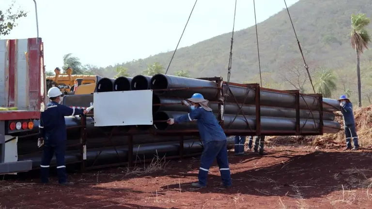 Primer lote de tuber&iacute;as para la construcci&oacute;n 
del acueducto de la Planta Sider&uacute;rgica del Mut&uacute;n. ESM
