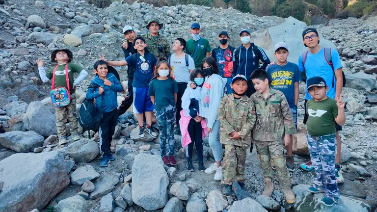 Ni&ntilde;os que participaron de un campamento pasado.
