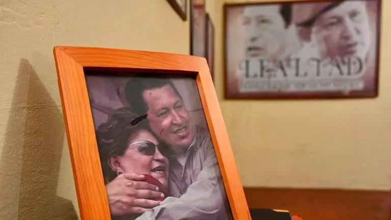 Algunos cuadros que recuerdan a Hugo Ch&aacute;vez en vida. UPATA DIGITAL