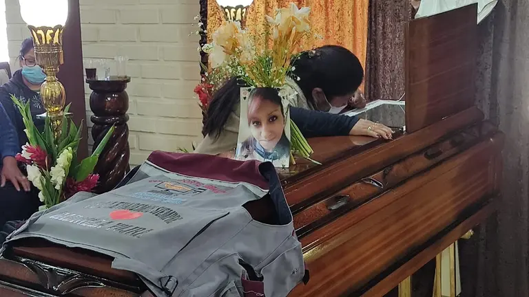 Velan el cuerpo de Gabriela, novena v&iacute;ctima de feminicidio en Cochabamba. NO&Eacute; PORTUGAL
