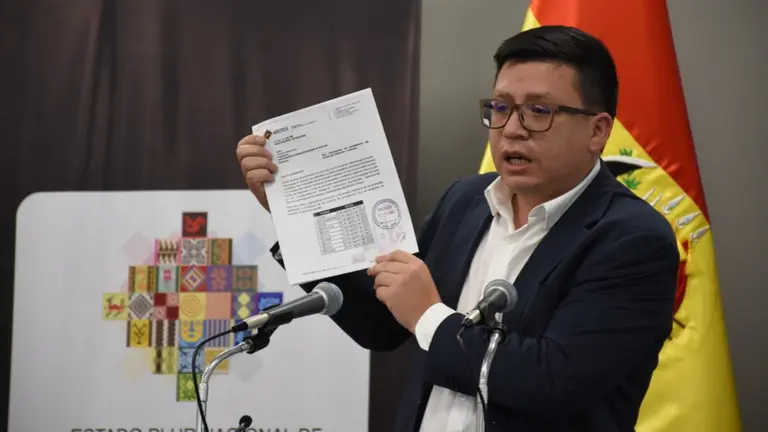 El ministro de Planificaci&oacute;n del Desarrollo, Sergio Cusicanqui, en conferencia de prensa. ABI
