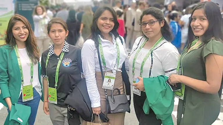 El equipo femenino en Chennai, India. FBA